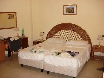 Hotel Villa Bianca Resort タオルミーナ 4*,